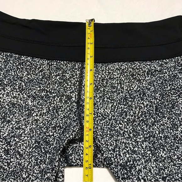 Lululemon | Black and pink leggings Sz 8 - Picture 8 of 13